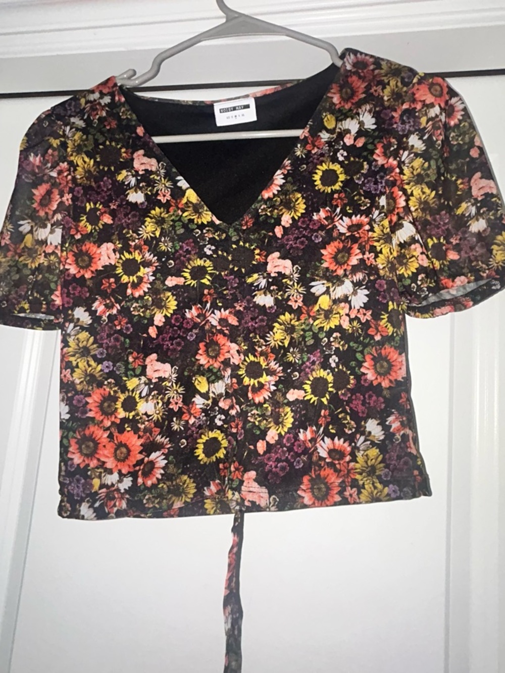 NWOT Noisy May V Neck Floral CropTop Size Medium